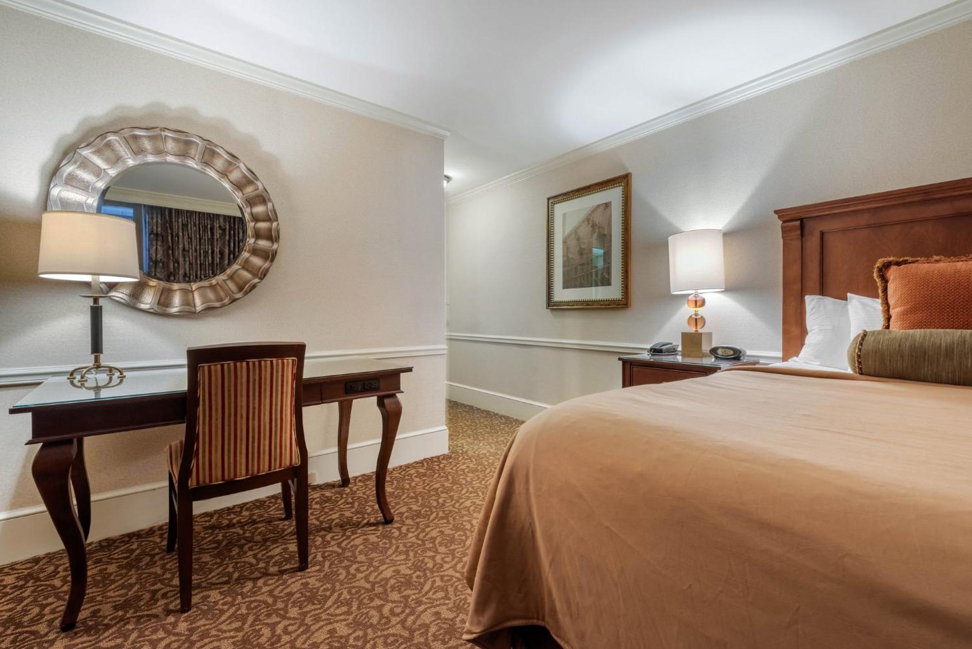 Deluxe Room One Queen Bed