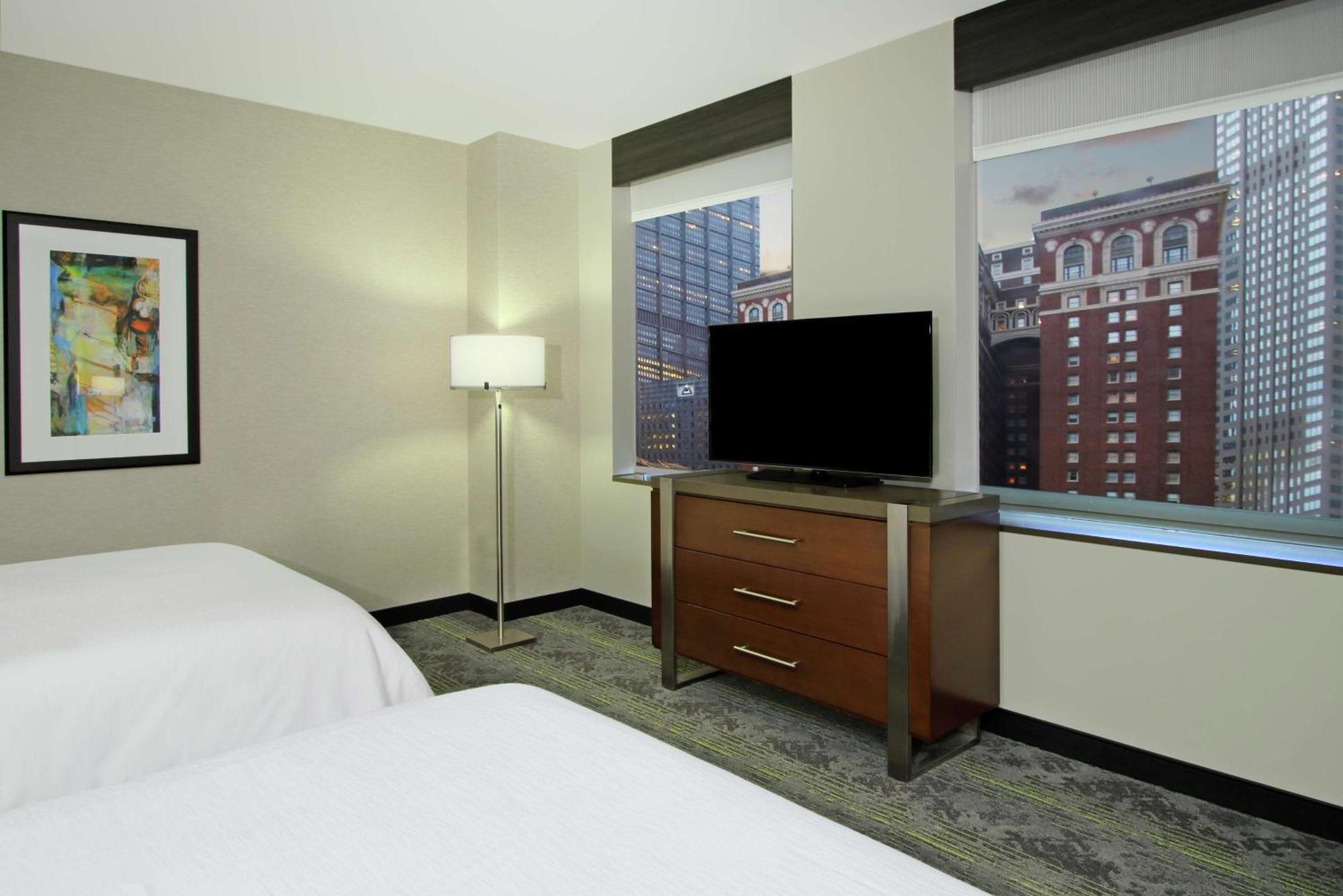 One-Bedroom Queen Suite Two Queen Beds River View Hearing Access