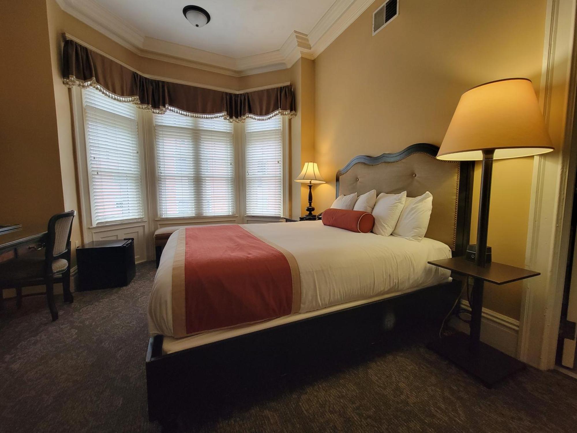 Deluxe Room Queen Bed