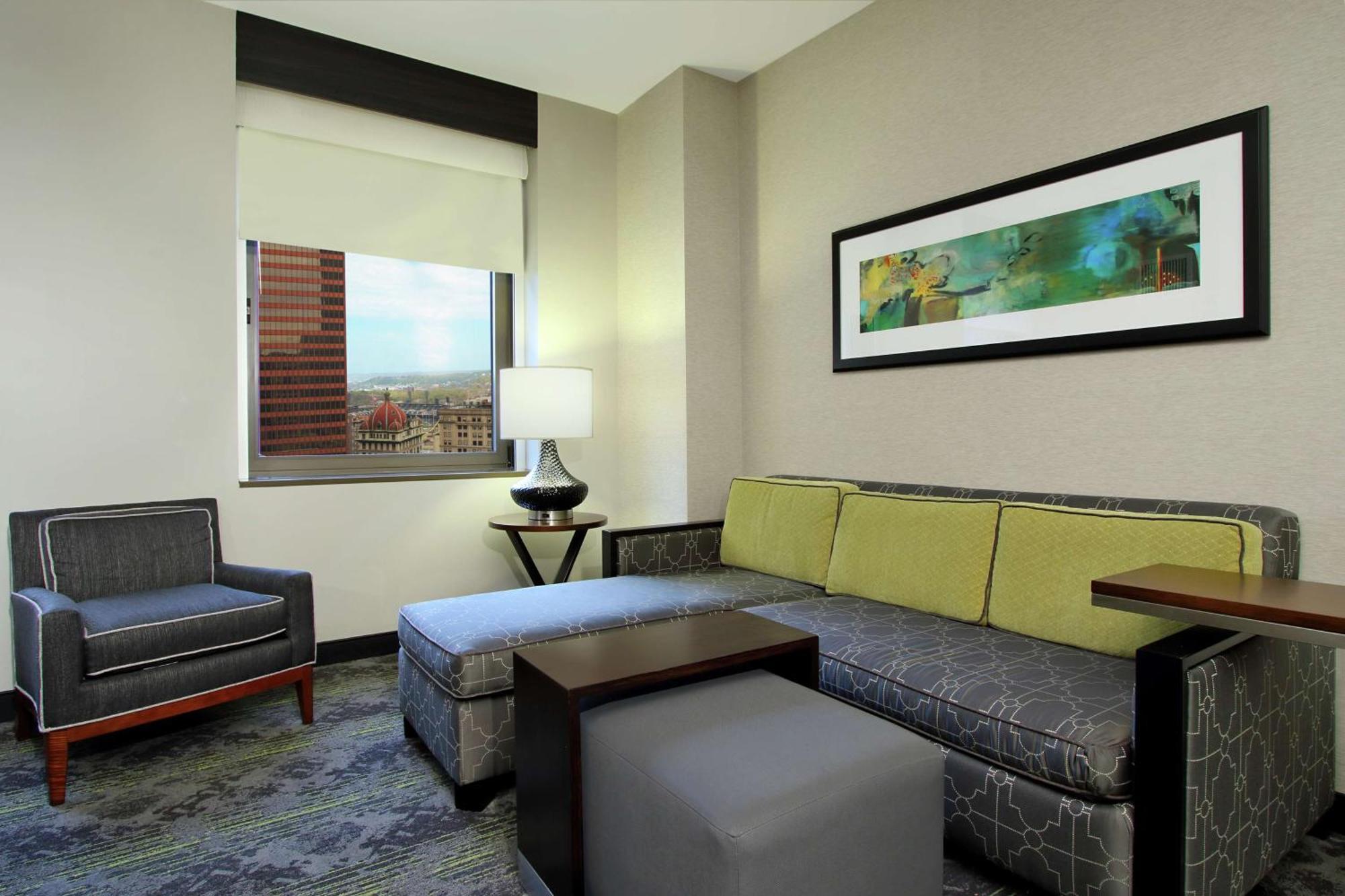 One-Bedroom Queen Suite Two Queen Beds River View Hearing Access