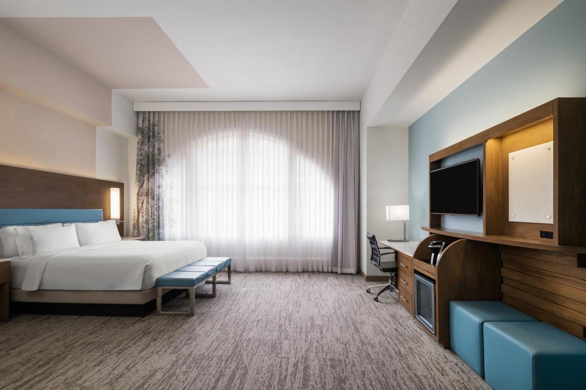 Premium King Room with City View,1743141119:JPEG
