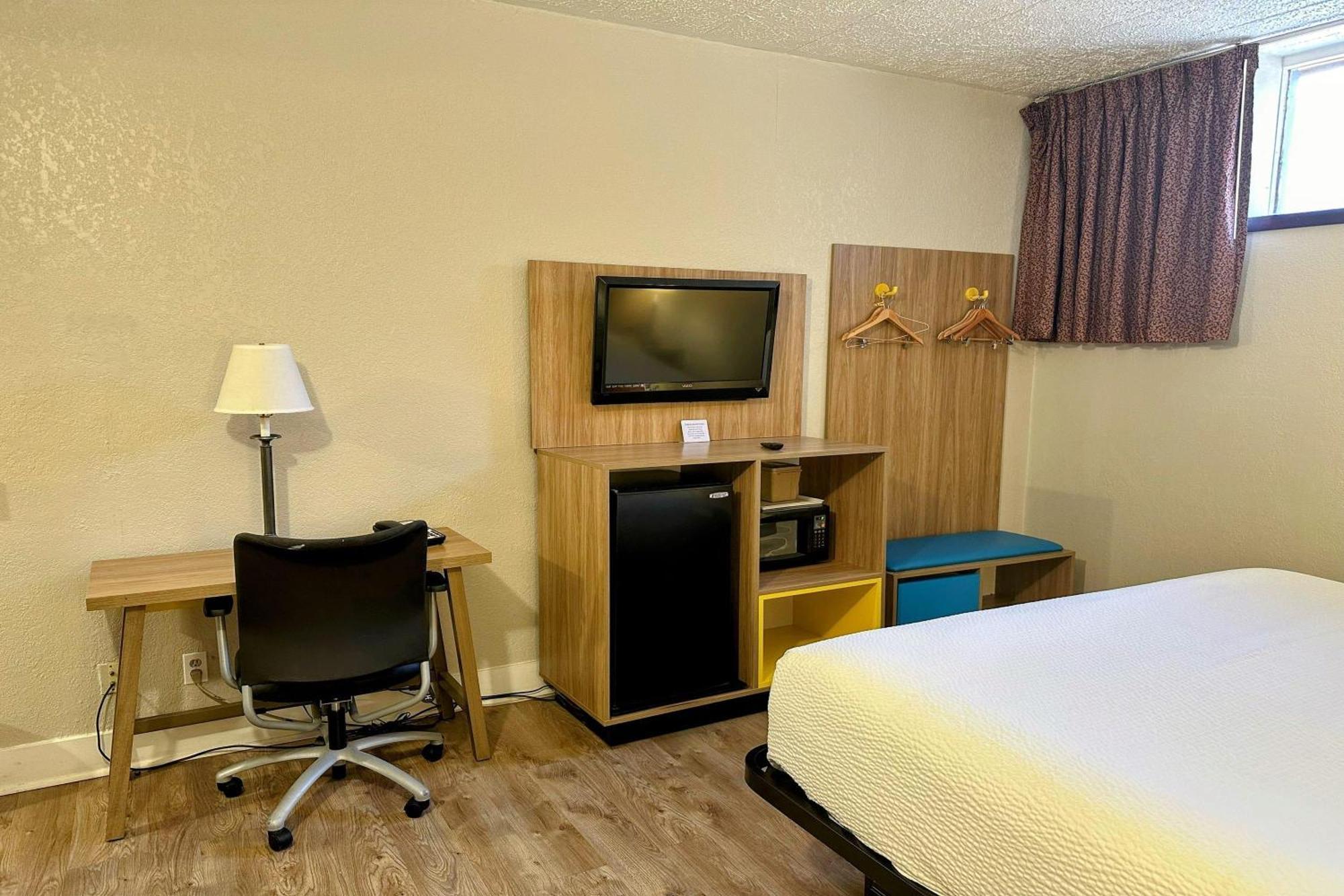 King Room Mobility Access or Non-Smoking