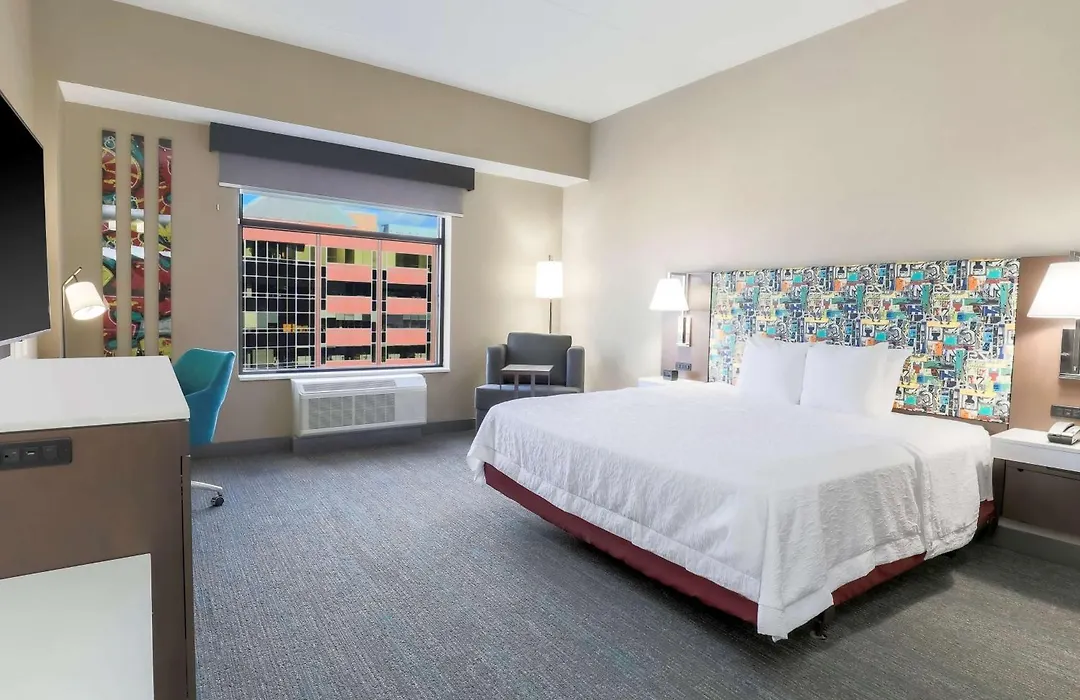 Hampton Inn & Suites Pittsburgh Downtown-1