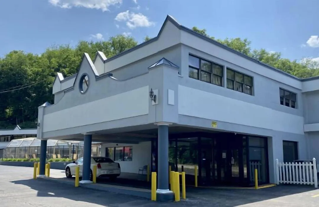 Days Inn By Wyndham Pittsburgh-1
