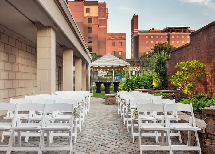 Courtyard Pittsburgh Shadyside Hotel